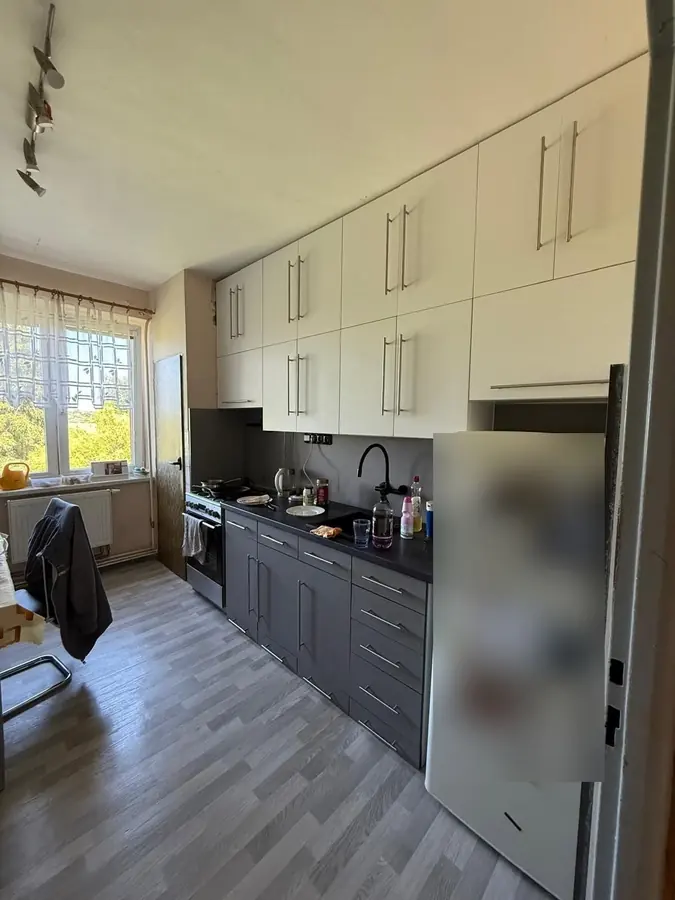 Moderní kuchyň až ke stropu