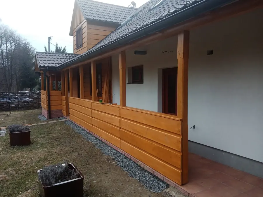 Zábradlí a obklad podsíně